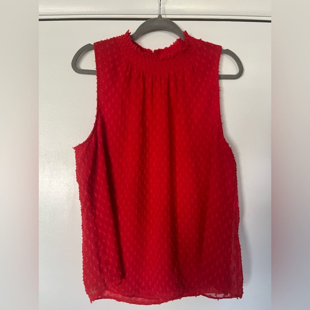Sleeveless NWT button collar work top
